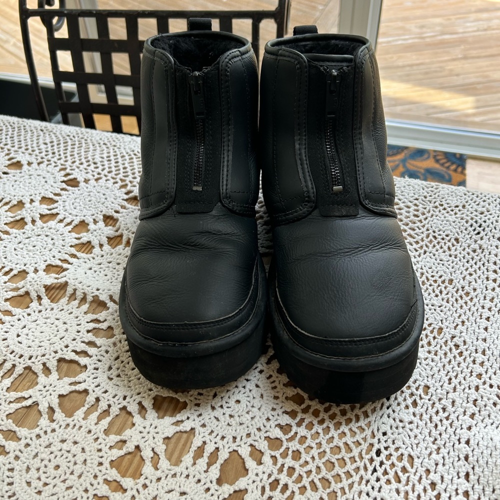 UGG Women's Neumel Zip Platform Boots Size 11 Black Leather EUC.